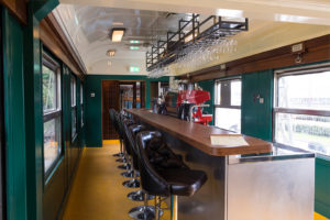 Eetbar De Wagon - bar zitplaatsen