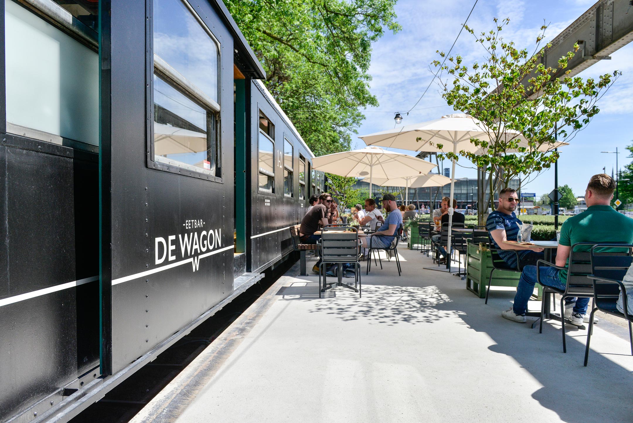 eetbar-de-wagon-terras-exterieur-eetbar-de-wagon